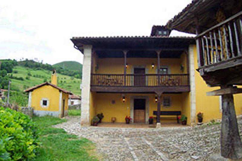 Maison d'hôtes La Corrolada à Avín Extérieur photo